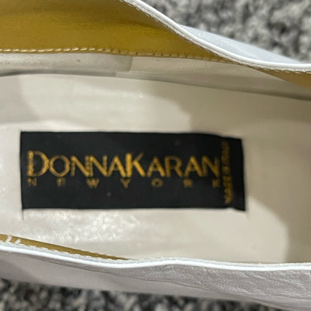 Pre loved , Vintage Donna Karan white leather booties! - Picture 7 of 7